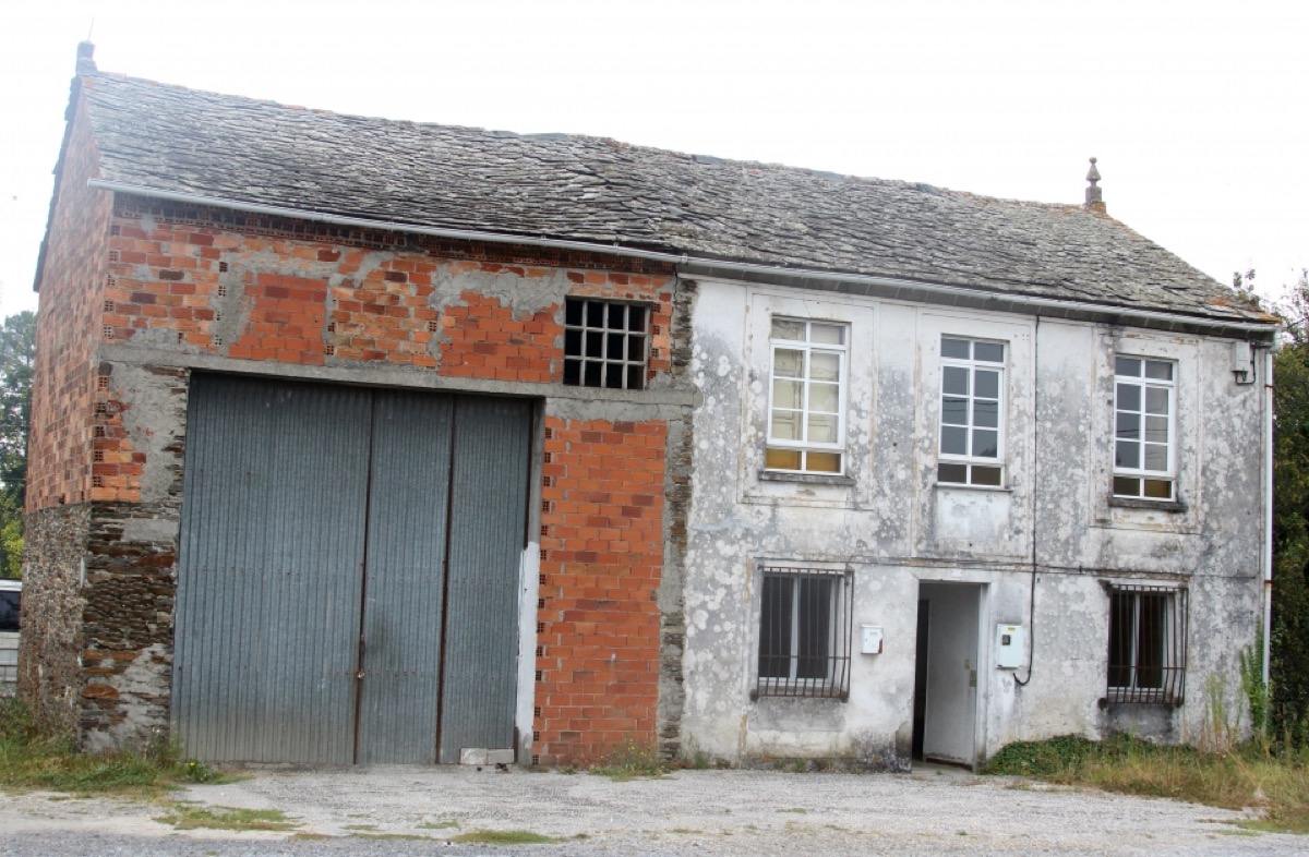 VIVIENDA UNIFAMILIAR TRADICIONAL EN OUTEIRO DE REI, LUGO